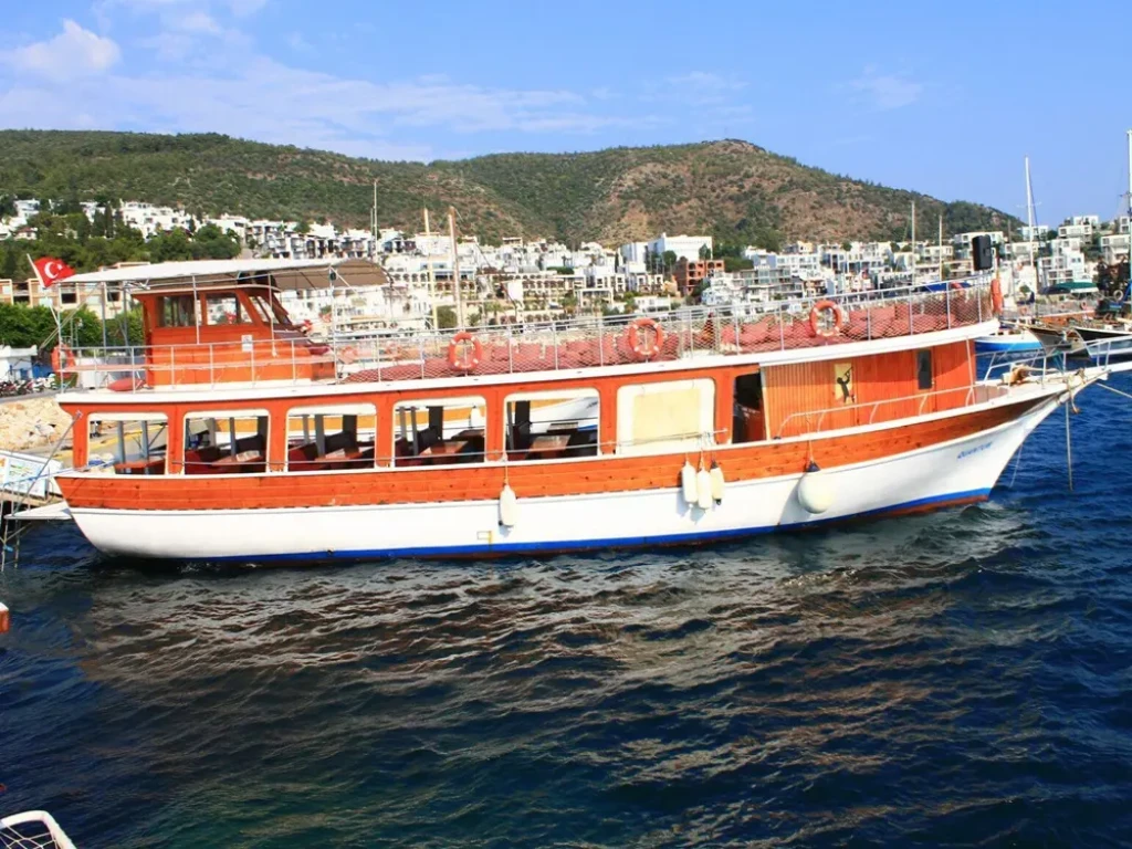 Bodrum Boat Tour to Black Island (Karaada) with Lunch