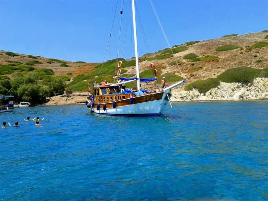 Bodrum Boat Tour to Black Island (Karaada) with Lunch
