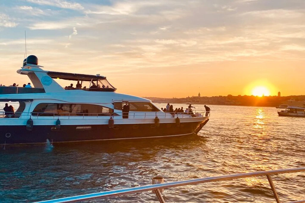 Croisière au Coucher du Soleil VIP
