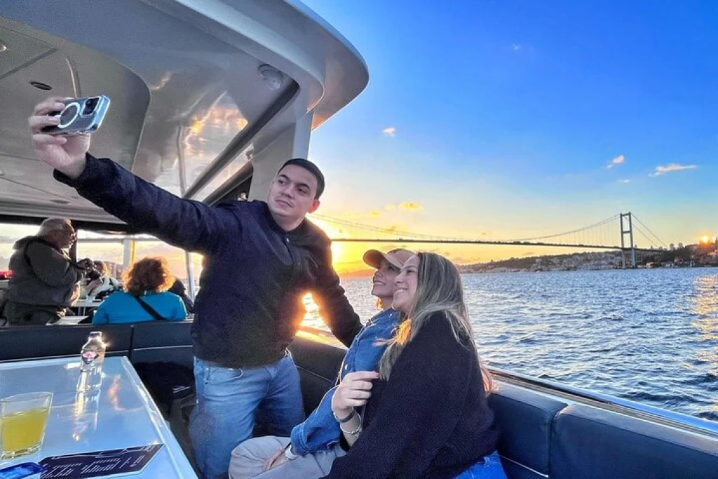 Croisière au Coucher du Soleil VIP