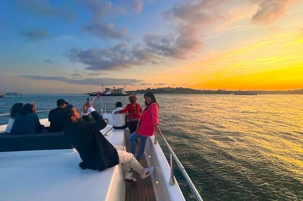 Croisière au Coucher du Soleil VIP