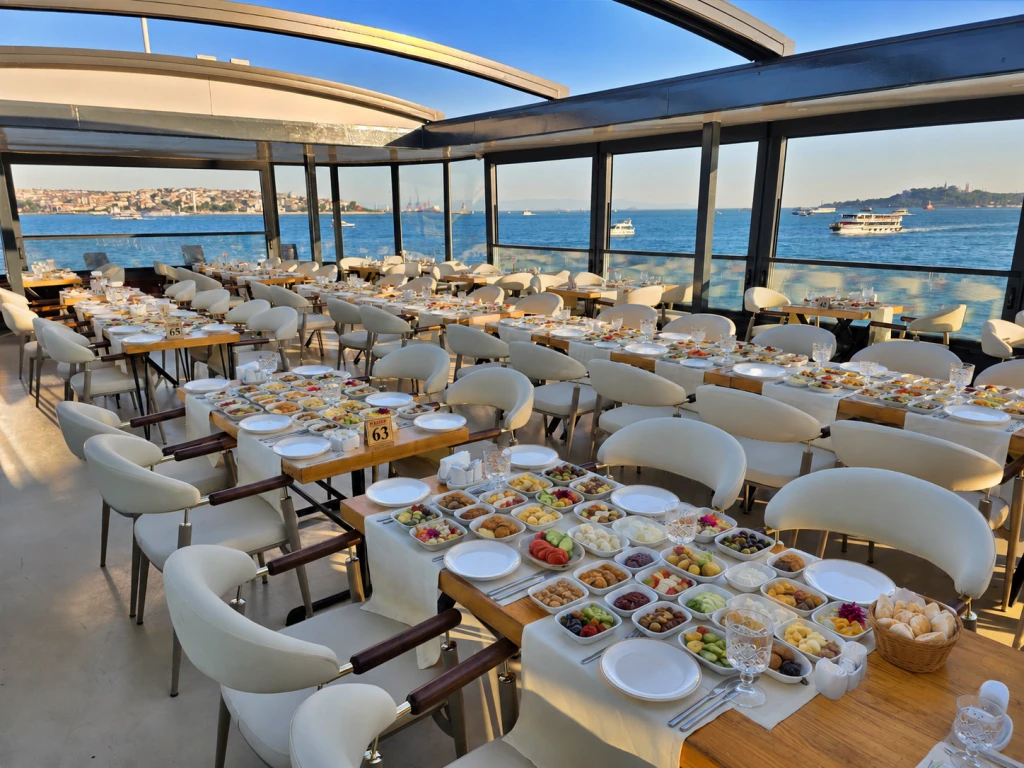 Boğaz da Teknede Brunch Kahvaltı Fiyatları