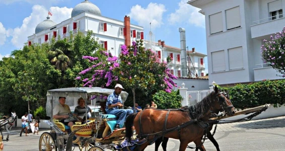 GÜNÜBİRLİK ÖZEL TEKNE İLE İSTANBUL ADALAR  (BÜYÜKADA-HEYBELİADA) VE EMİNÖNÜ TURU 8 AĞUSTOS 2026
