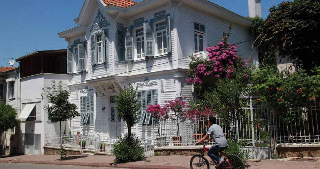 Day Trip by Private Boat to the Istanbul Islands (Büyükada-Heybeliada) and Eminönü Tour on 8 August 2026