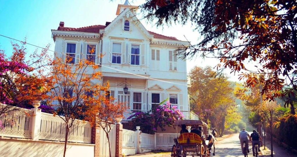 Day Trip by Private Boat to the Istanbul Islands (Büyükada-Heybeliada) and Eminönü Tour on 8 August 2026