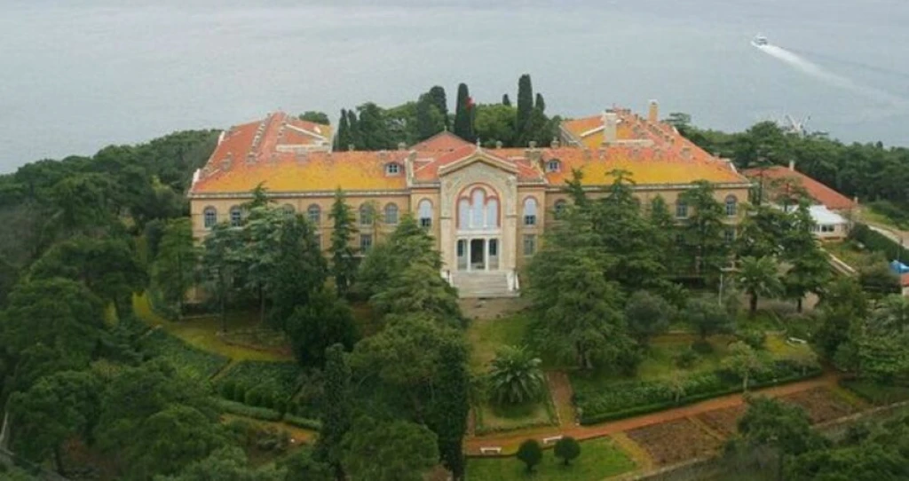 Day Trip by Private Boat to the Istanbul Islands (Büyükada-Heybeliada) and Eminönü Tour on 8 August 2026