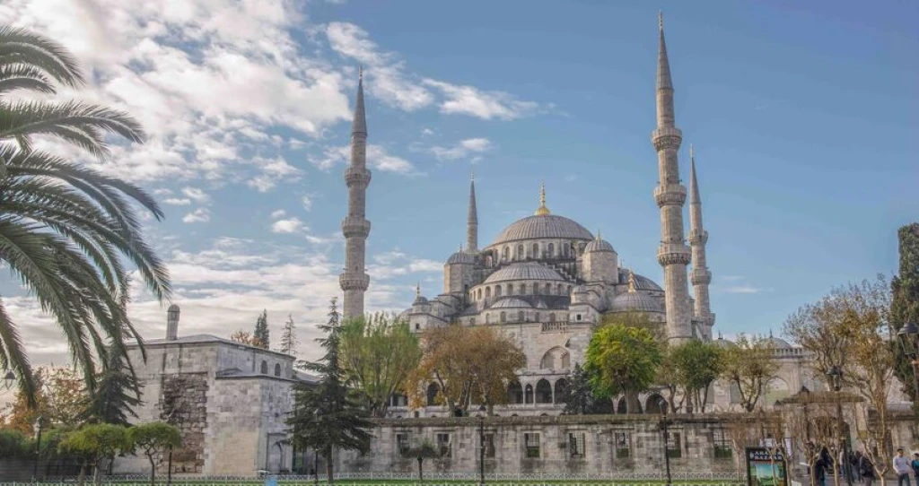 İSTANBUL TARİHİ YARIMADA TOPKAPI-AYASOFYA-YEREBATAN-SULTANAHMET-GÜLHANE TURU 2 AĞUSTOS 2026