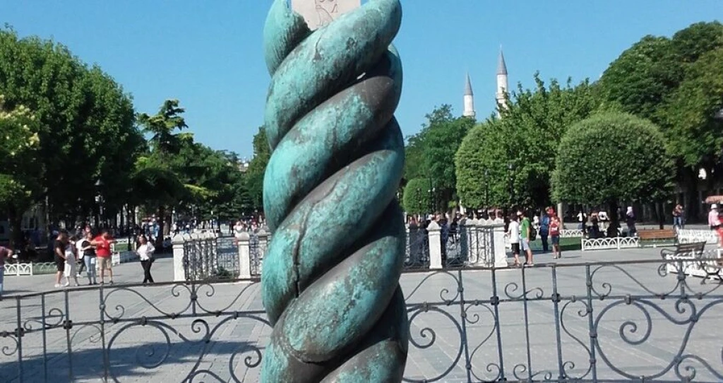 İSTANBUL TARİHİ YARIMADA TOPKAPI-AYASOFYA-YEREBATAN-SULTANAHMET-GÜLHANE TURU 2 AĞUSTOS 2026