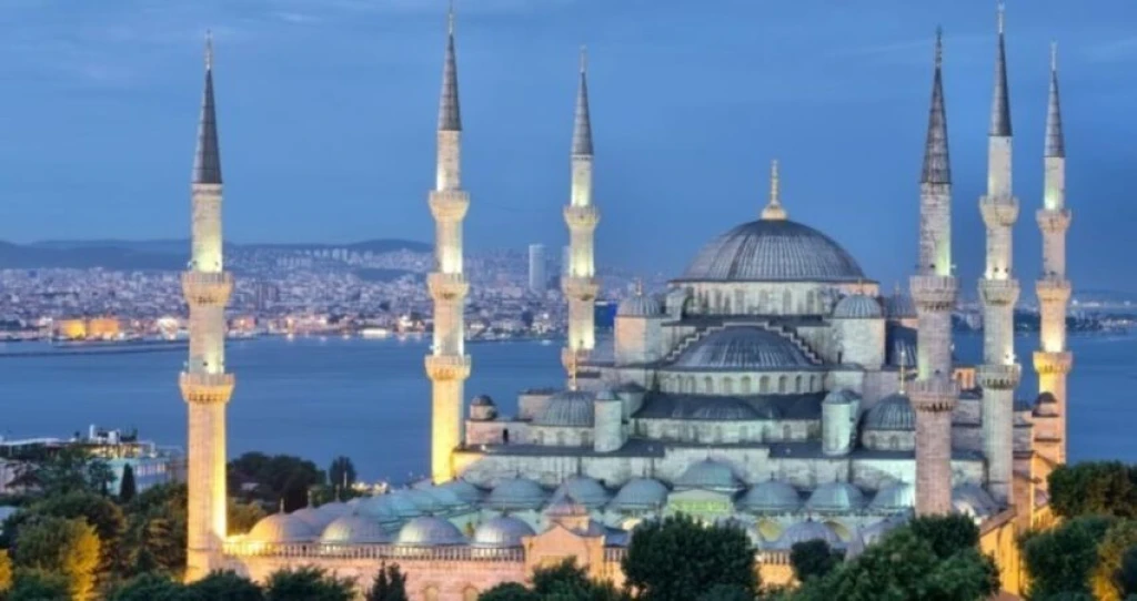 İSTANBUL BOĞAZDA TEKNE TURU ORTAKÖY VENEZİA OUTLET AVM TURU 4 EKİM 2026