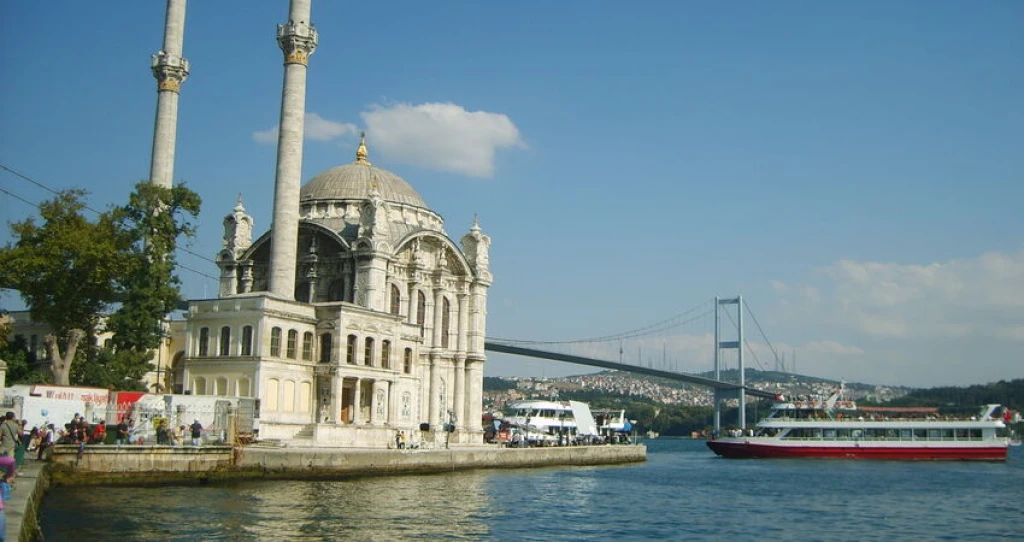 İSTANBUL BOĞAZDA TEKNE TURU ORTAKÖY VENEZİA OUTLET AVM TURU 4 EKİM 2026