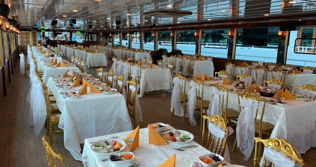 İSTANBUL BOĞAZDA TEKNE TURU ORTAKÖY VENEZİA OUTLET AVM TURU 4 EKİM 2026