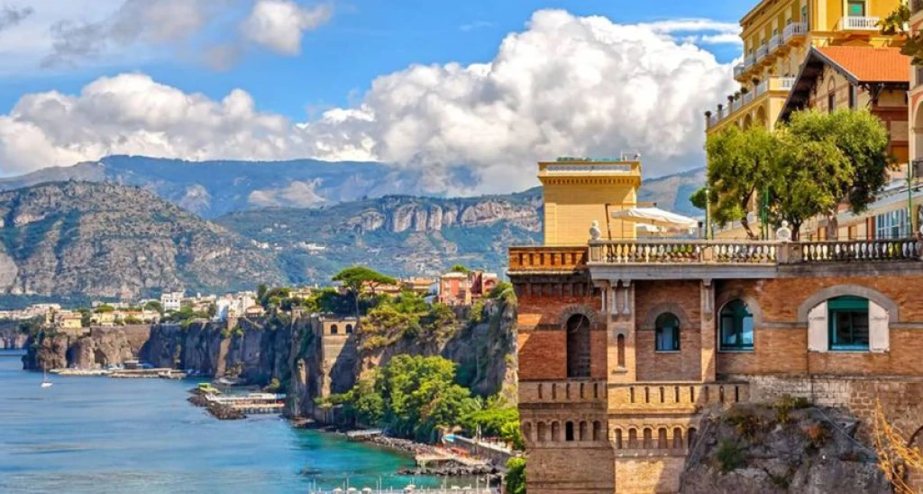 İzmir Çıkışlı Büyük İtalya & Amalfi Kıyıları Turu (Napoli - Milano)