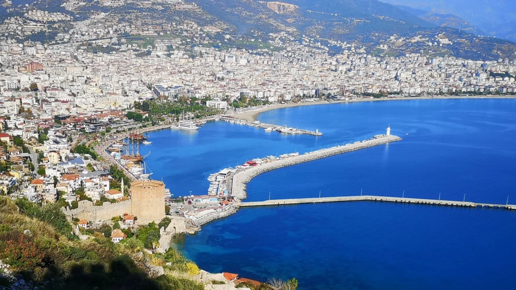 Alanya Bus Tour with Damlatas Cave & Boat Trip from Side