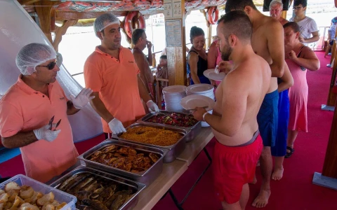 Dolphin Islands Boat Trip Lunch and Soft Drink Included From Side