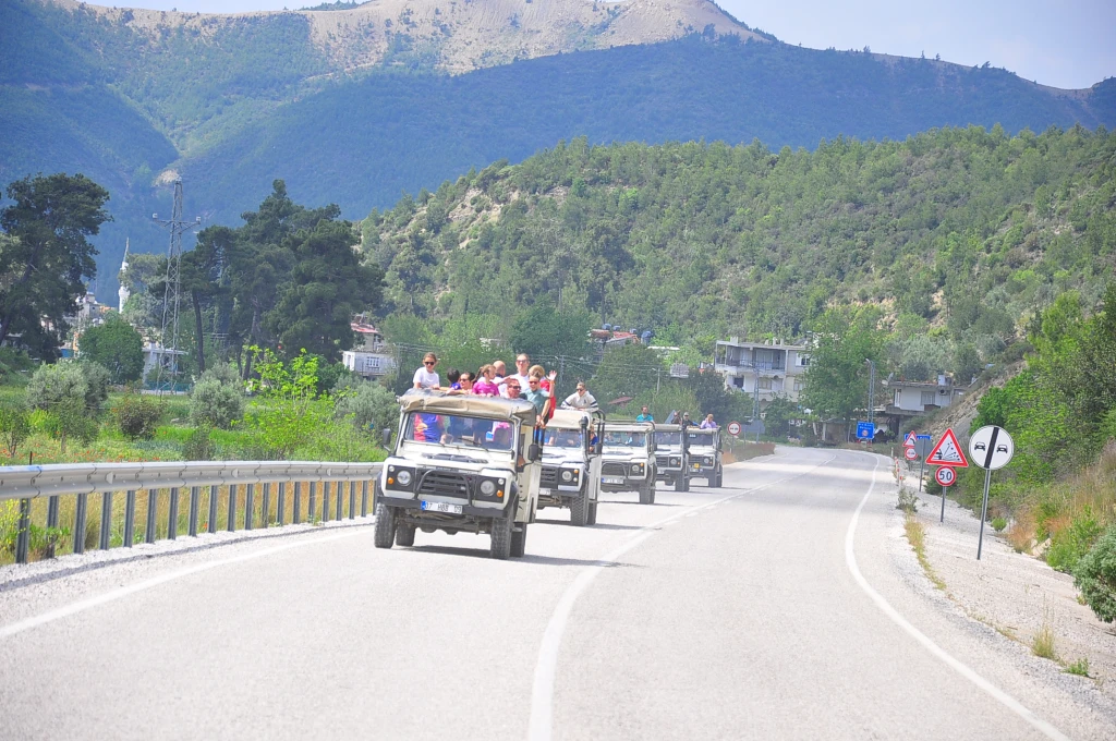 Side 4-in-1 Combo Tour: Rafting, Jeep Safari, Quad & Zipline