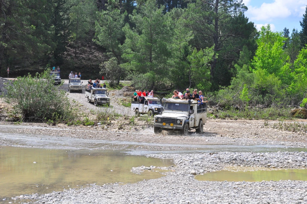 Side 4-in-1 Combo Tour: Rafting, Jeep Safari, Quad & Zipline