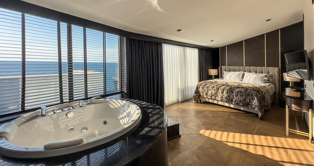 Charisma De Luxe Hotel