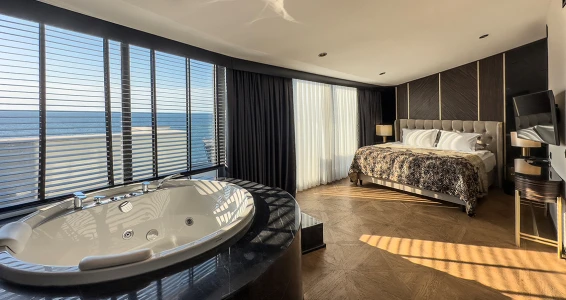 Charisma De Luxe Hotel