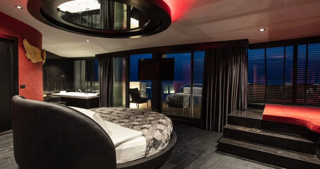 Charisma De Luxe Hotel