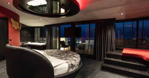 Charisma De Luxe Hotel