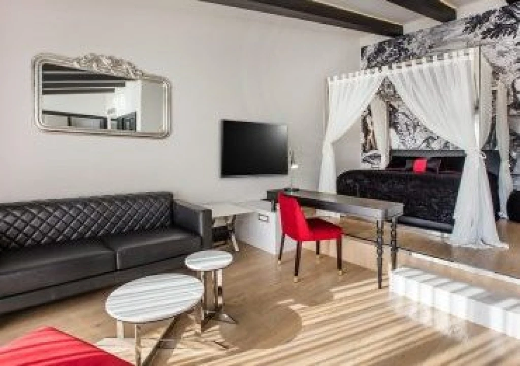 Charisma De Luxe Hotel