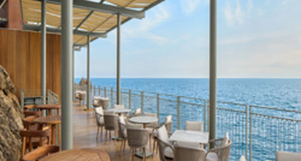 Akra V Hotel