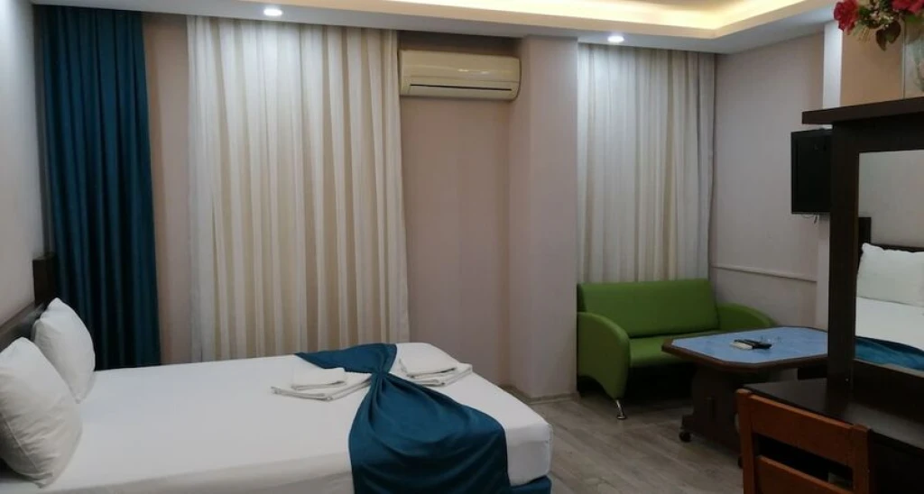 Luna Hotel