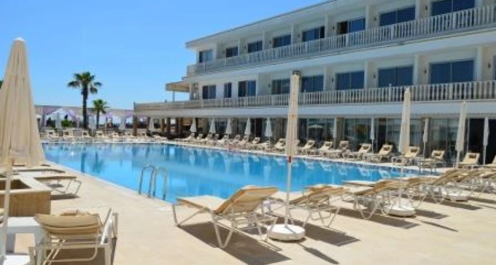 Sl La Perla Hotel