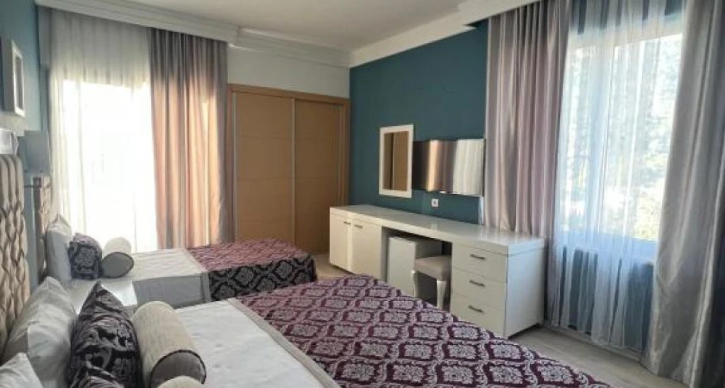 Sl La Perla Hotel