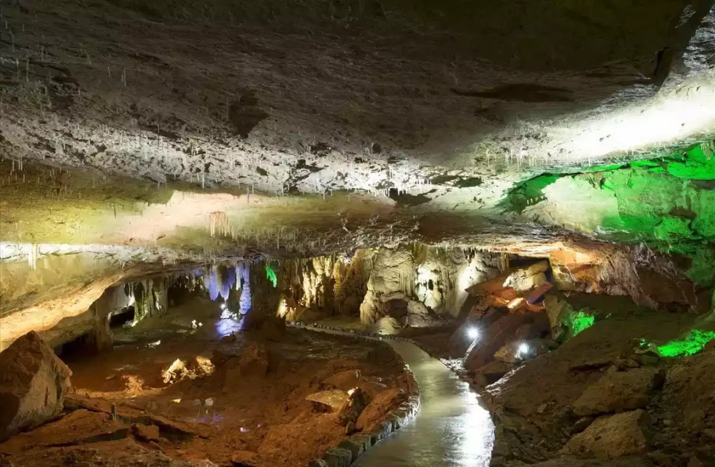 Kısıklı Kanyonu Kaklık Mağarası Pamukkale Turu 1 Gece Konaklamalı