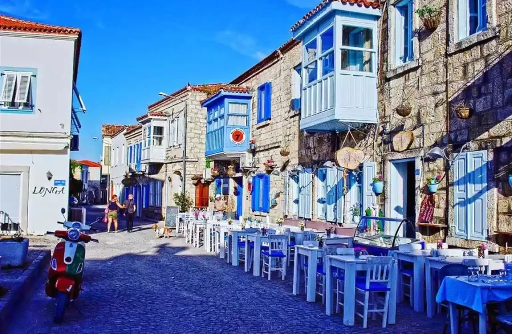 Yüzme Molalı Ayvalık Şeytan Sofrası Çeşme Alaçatı Ilıca Plajı Turu 1 Gece Konaklamalı