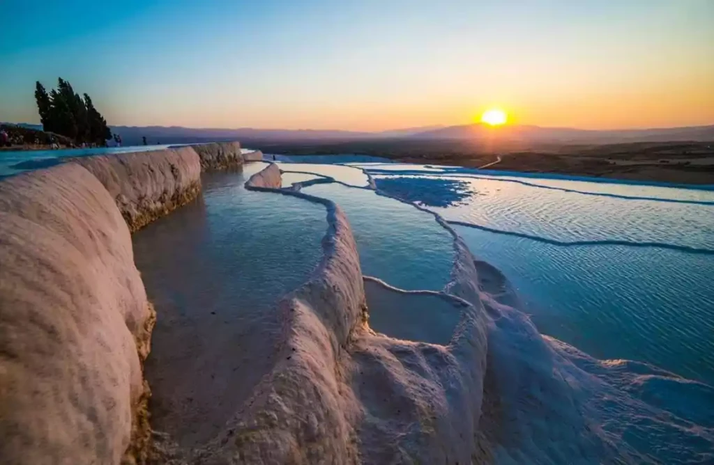 Lavanta Tarlaları Salda Gölü Pamukkale Çeşme Alaçatı Turu | 1 Gece Otel Konaklamalı