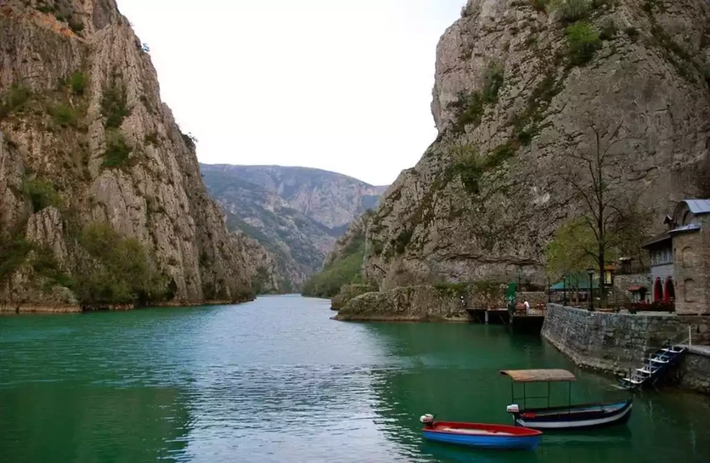 Balkan Güzelleri Ajet Havayolları İle Kosova Makedonya Turu
