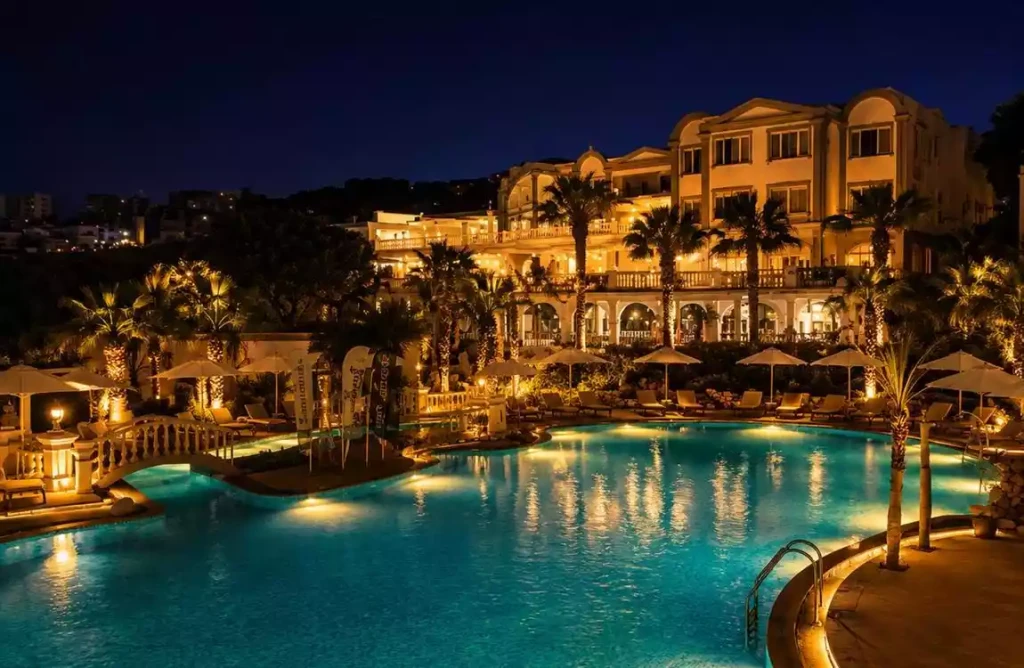 Phoenix Sun Hotel | 3 Gece Konaklama | İstanbul , Bursa Ve İzmir Hareketli