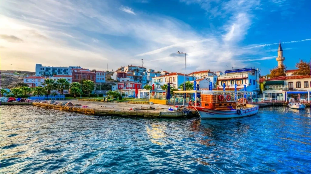 Bozcaada Assos Cunda Adası ve Ayvalık Tekne Turu / 1 Gece Otel Konaklamalı / İstanbul, Gebze ve Bursa Çıkışlı