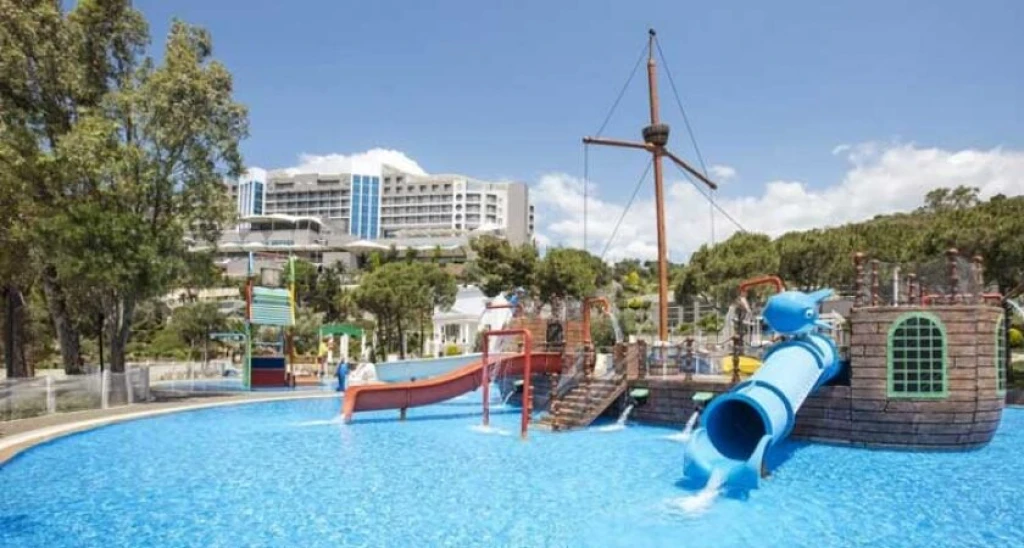 Aria Claros Beach Resort