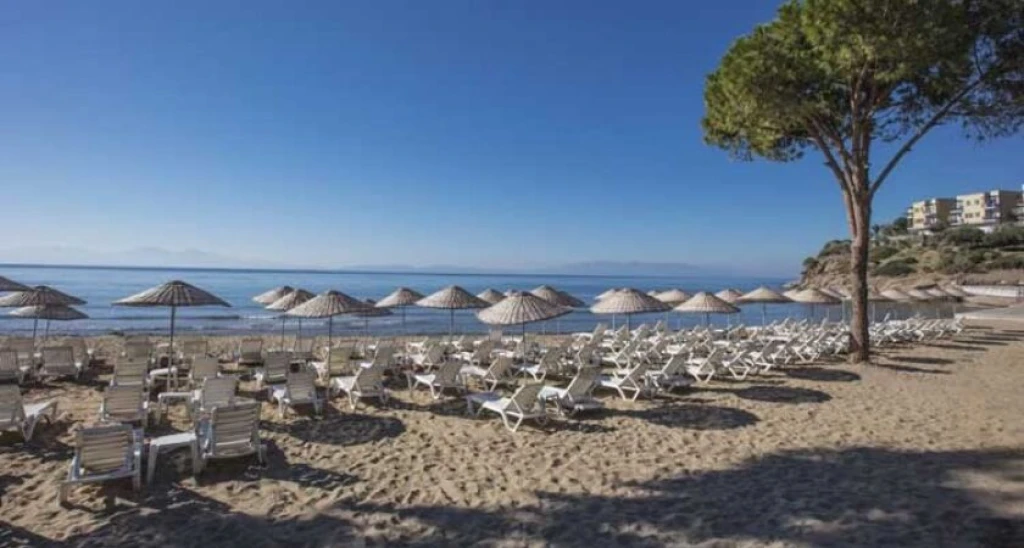 Aria Claros Beach Resort