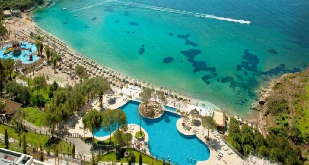 Aria Claros Beach Resort