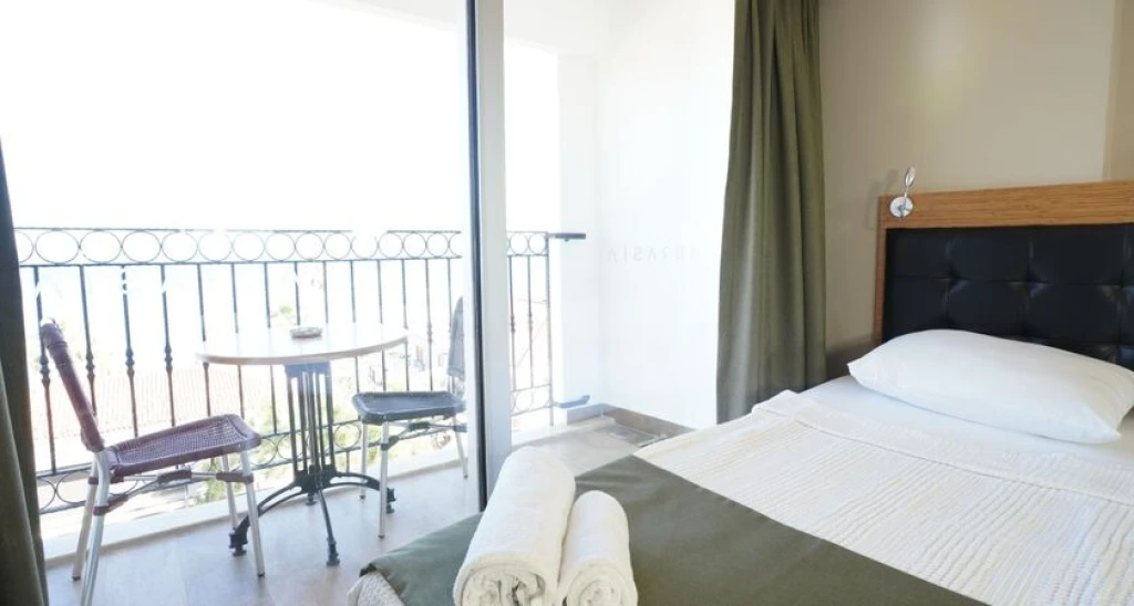 Aurasia Seaside Hotel