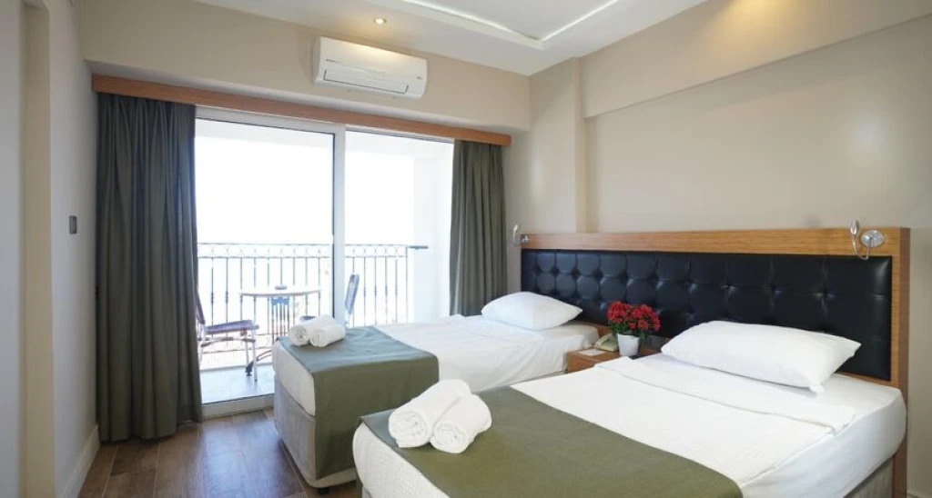 Aurasia Seaside Hotel