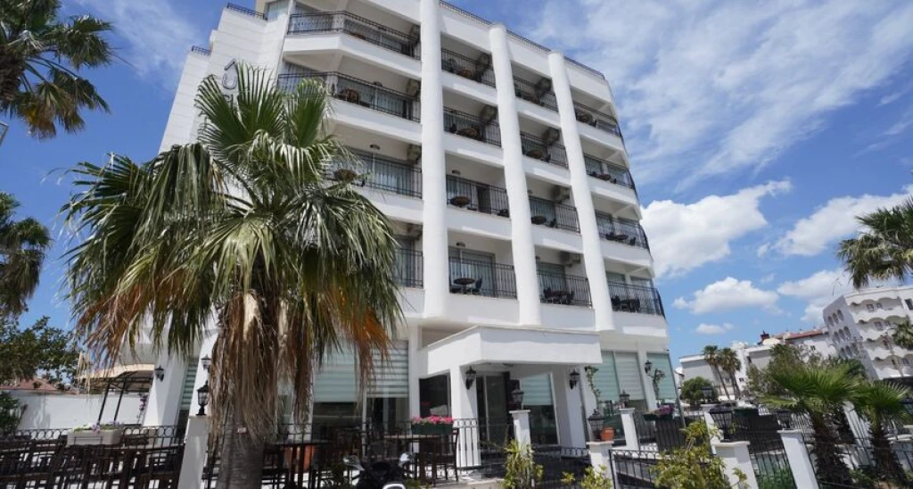 Aurasia Seaside Hotel