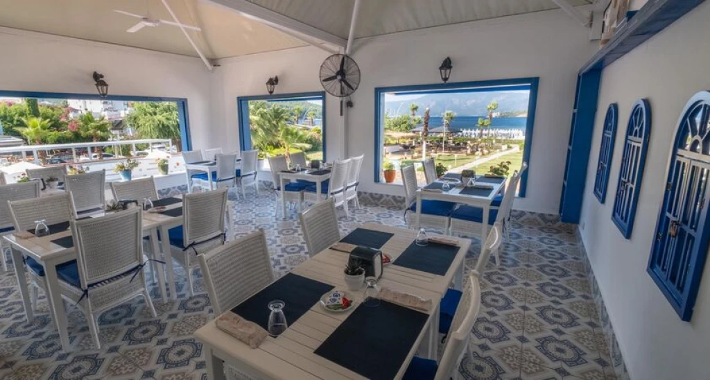 Casa Blanca Beach Hotel