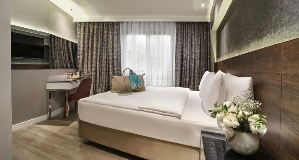 Dora Pera Hotel