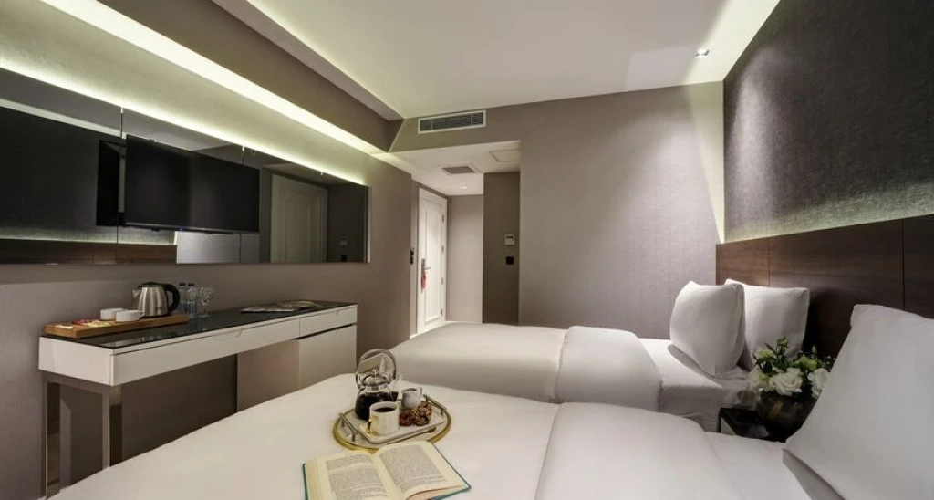 Dora Pera Hotel