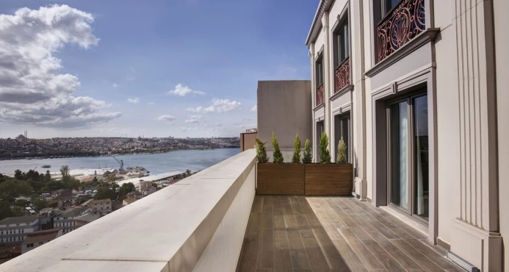 Dora Pera Hotel