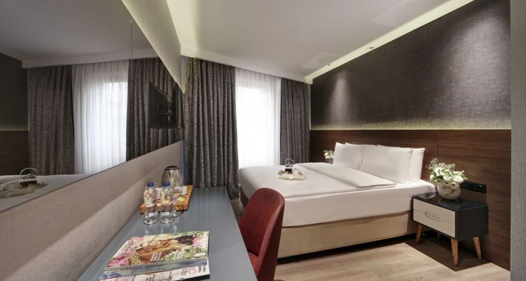 Dora Pera Hotel