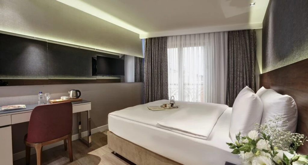 Dora Pera Hotel
