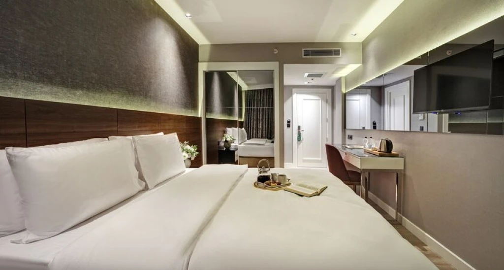 Dora Pera Hotel
