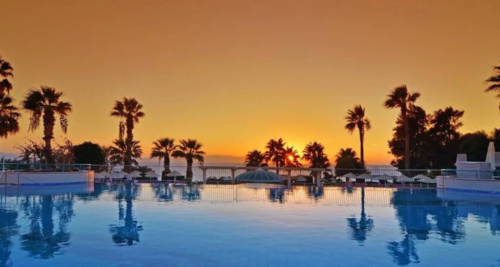 Grand Blue Sky Hotel