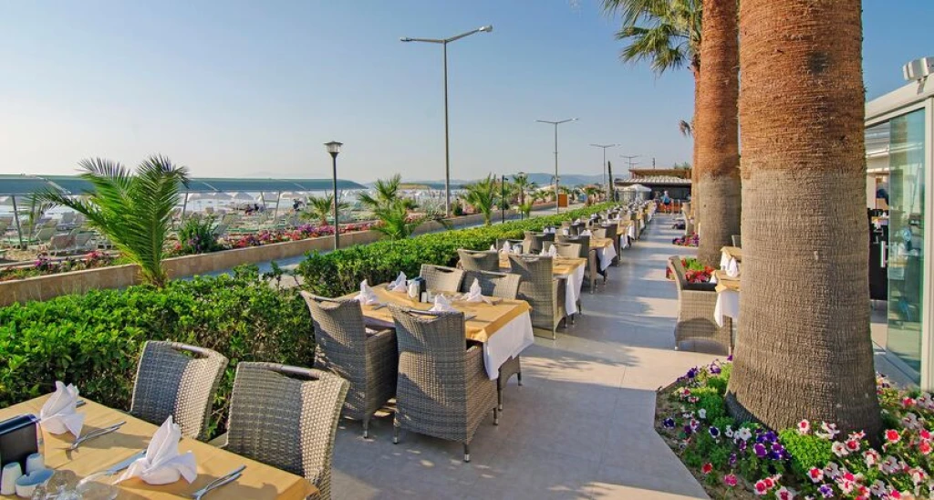 Palm Wings Beach Resort & Spa Kuşadası